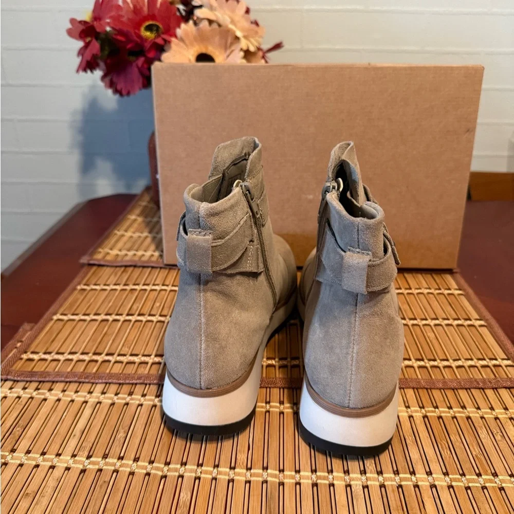 Clarks Women's Suede Ankle Boots - Light Gray - Picture 4 of 5